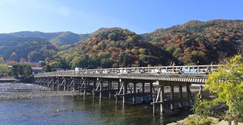 【京都旅遊】嵐山一日遊｜渡月橋、小火車、竹林、常寂光寺