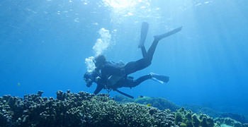 【宮古島旅遊】下地島-卡雅法海岸｜不會游泳也能玩！在珊瑚森林輕鬆慢潛