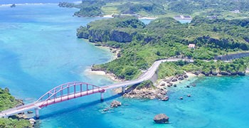 【沖繩旅遊】開車就能到，輕鬆征服4座美麗東海岸離島