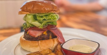 【沖繩美食】Burger Time｜國際通最高分漢堡店，酪梨BLT漢堡
