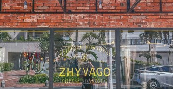 【沖繩美國村】Zhyvago Coffee Roastery｜紅磚工業風自烘豆咖啡店
