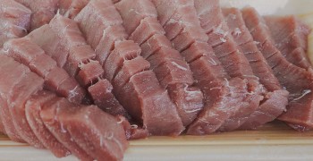 【沖繩美食】泊港魚市場｜便宜新鮮的生魚來這吃