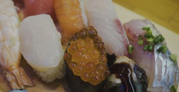 【沖繩美食】魚屋直營壽司食堂 魚まる｜樸實便宜好味道
